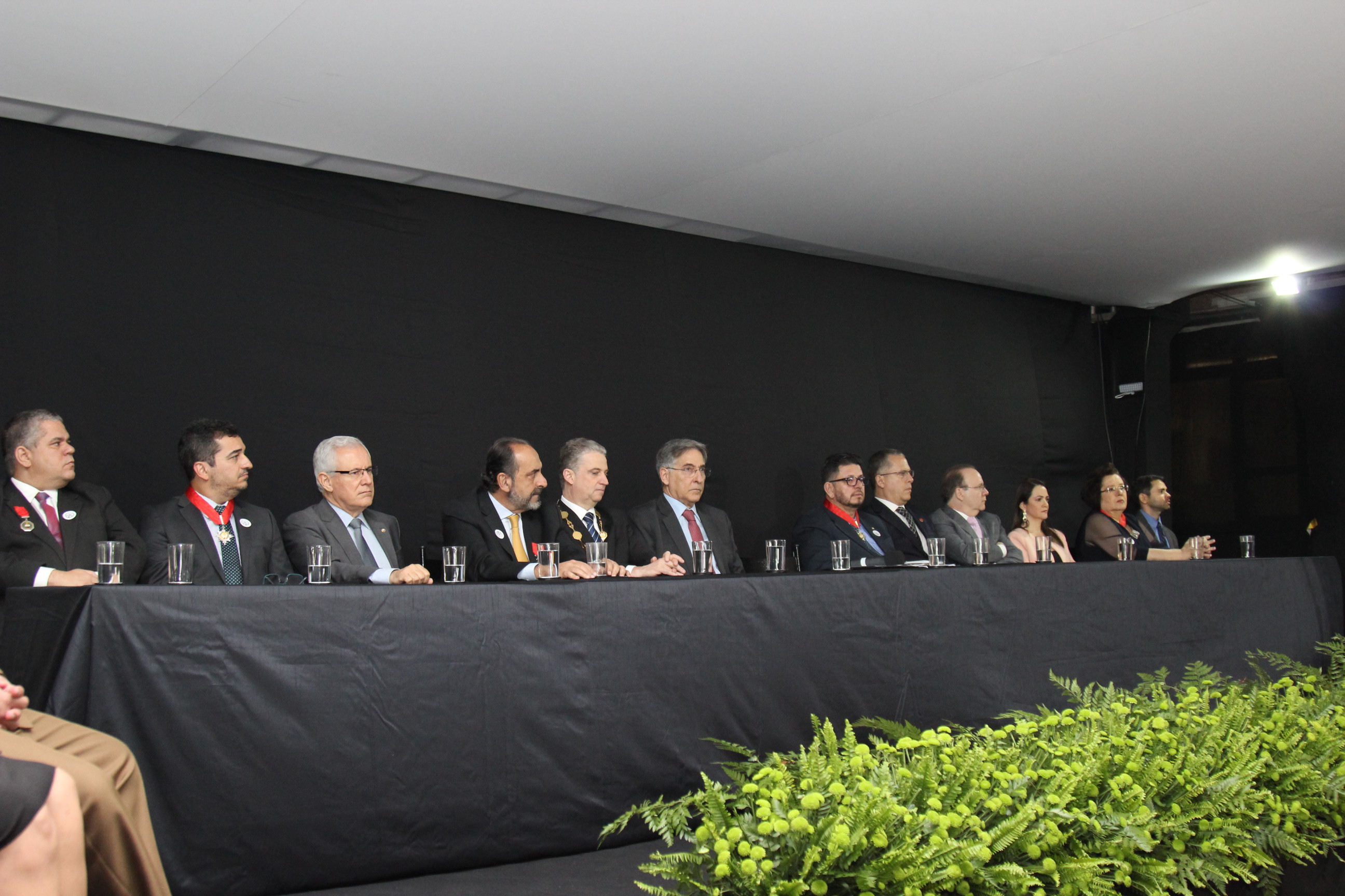 Mesa de honra da cerimônia ( Foto: Su Bernardes)